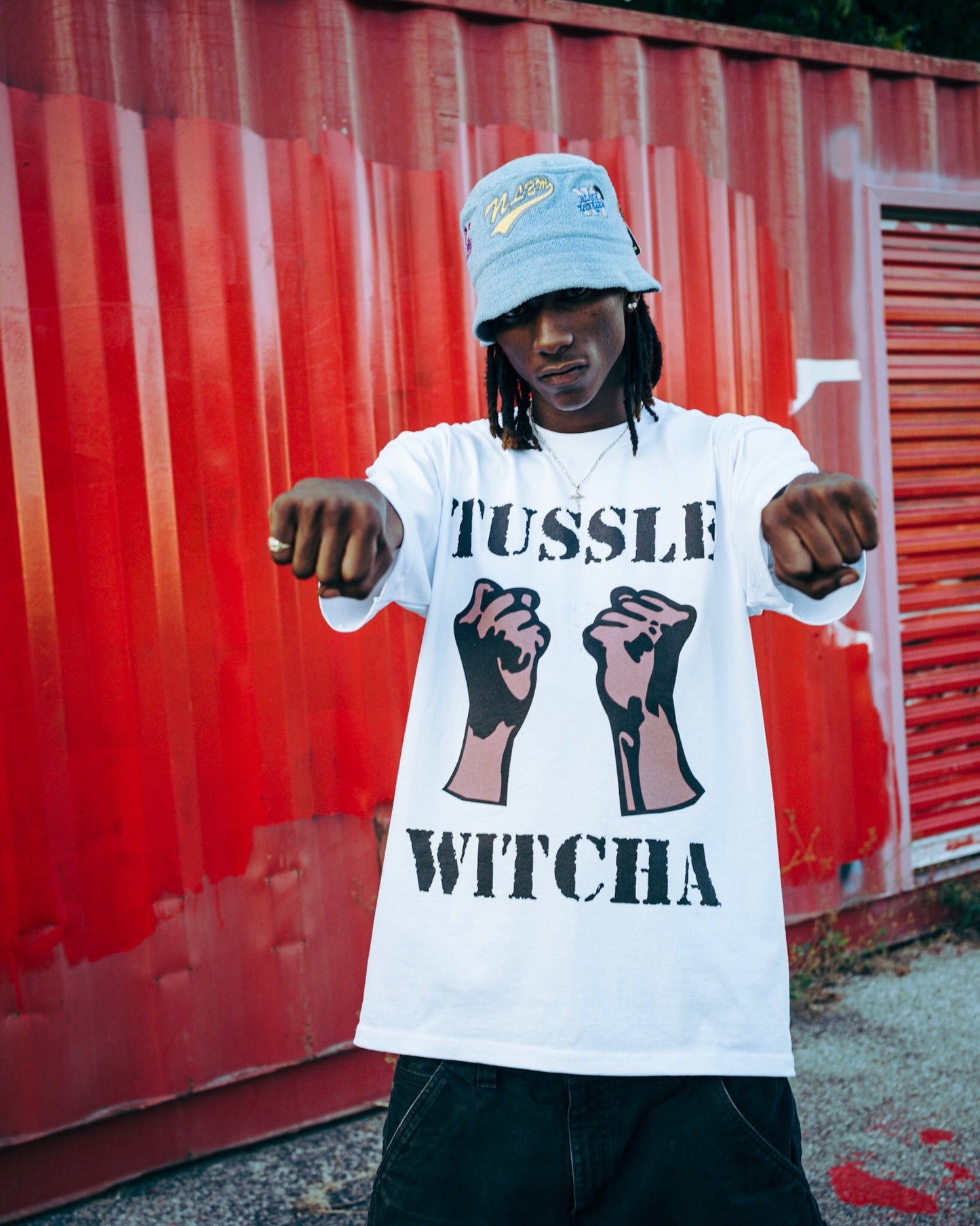 TUSSLE WITCHA TEE